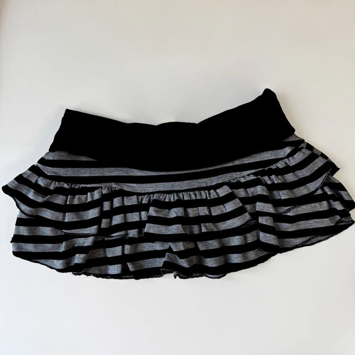 Dame ruffle shorts med randig design och elastisk midja Mirla-Eva Jonsson