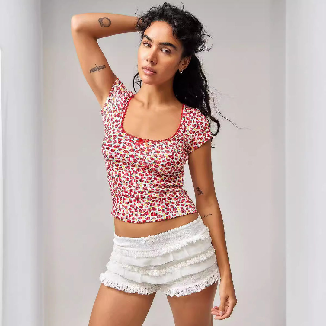 Dame rynkade shorts med elastisk midja och lekfull design Mirla-Eva Jonsson