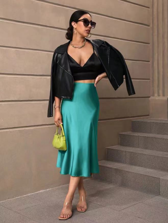 Dame satin skirt with swinging hem and elegant cut Mirla-Eva Jonsson