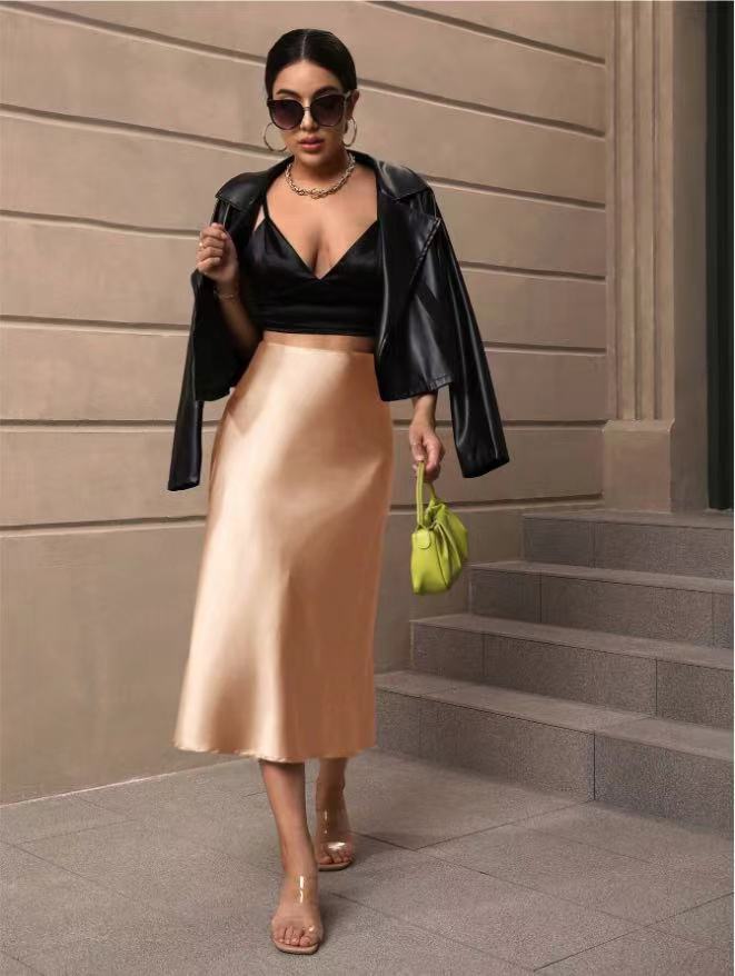 Dame satin skirt with swinging hem and elegant cut Mirla-Eva Jonsson