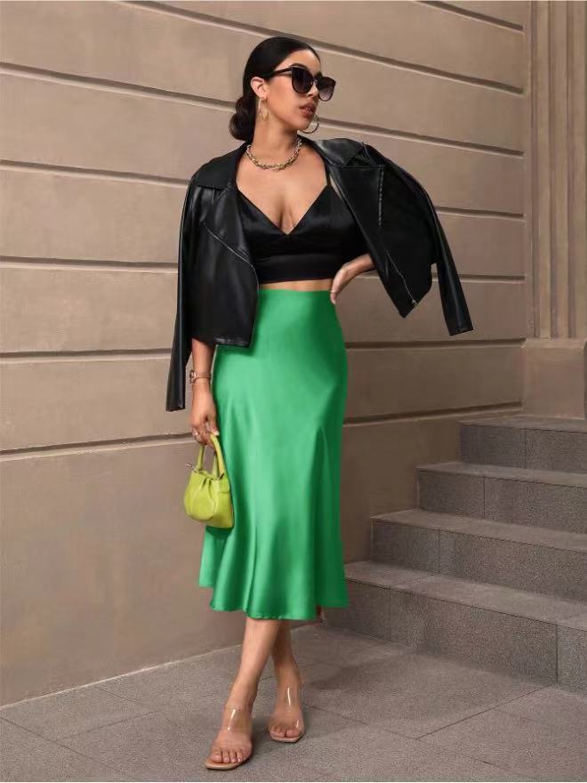 Dame satin skirt with swinging hem and elegant cut Mirla-Eva Jonsson