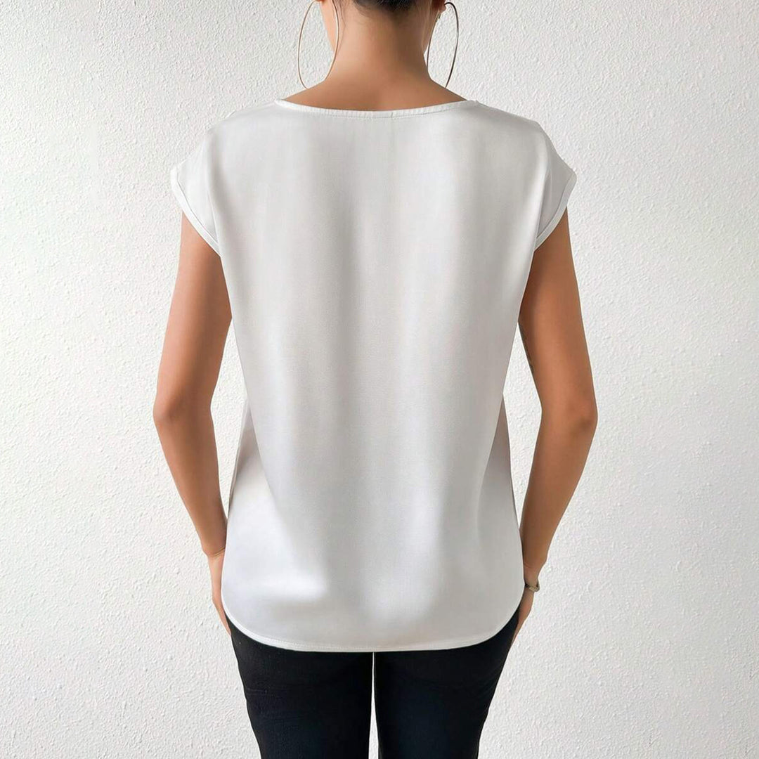 Dame satinblus med modern V-hals och eleganta korta ärmar Mirla-Eva Jonsson