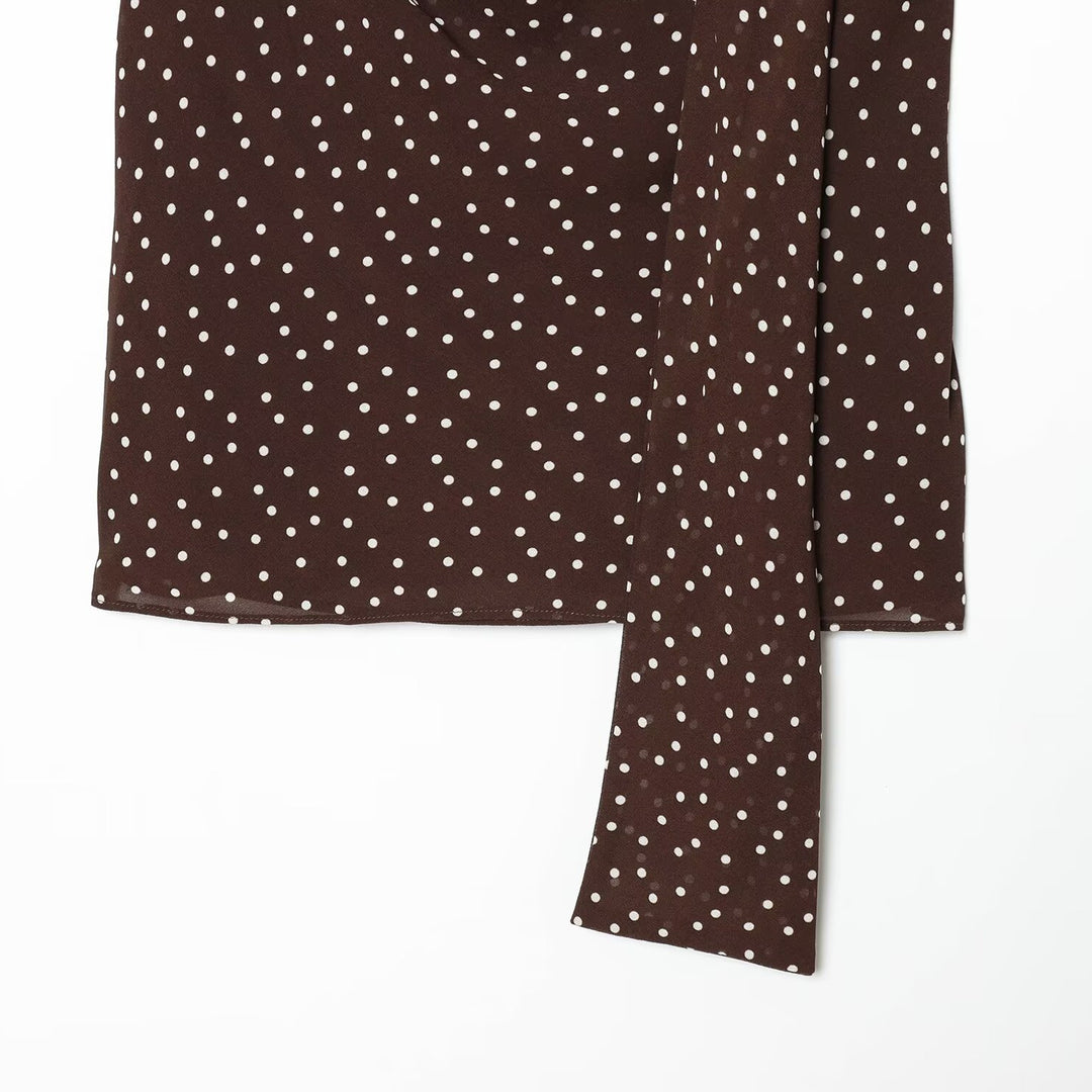 Dame scarf top with playful knot and elegant draping Mirla-Eva Jonsson