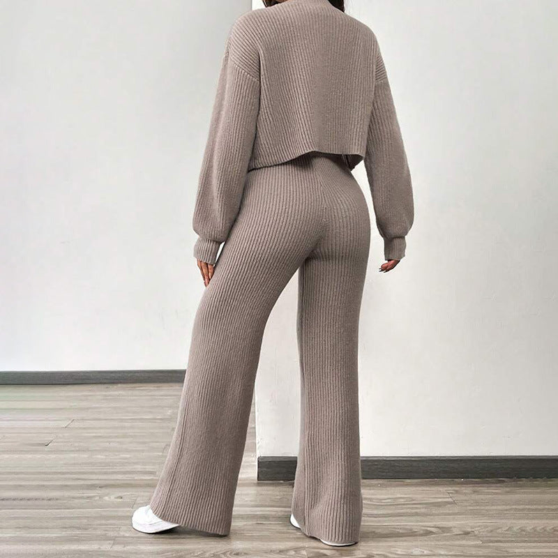 Dame set av mjuk stickning med avslappnade byxor och crop-cardigan Mirla-Eva Jonsson