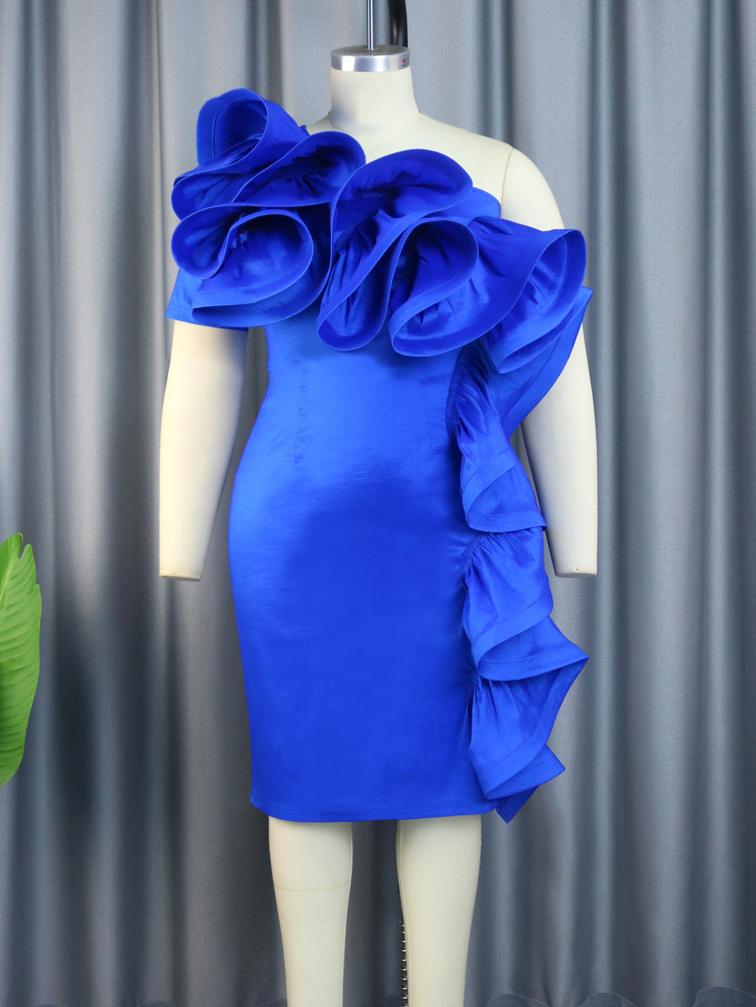 Dame sheath dress with voluminous ruffles and asymmetric design Mirla-Eva Jonsson