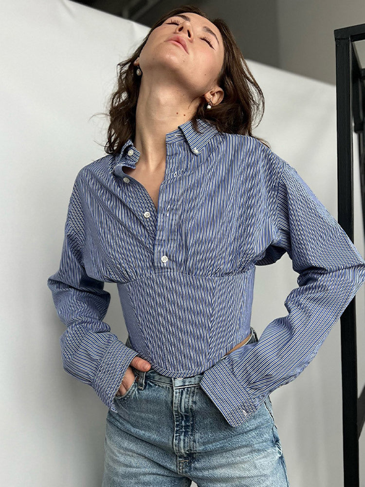 Dame skjortbluse med innovativ skæring og strukturerede ærmer Mirla-Eva Jonsson