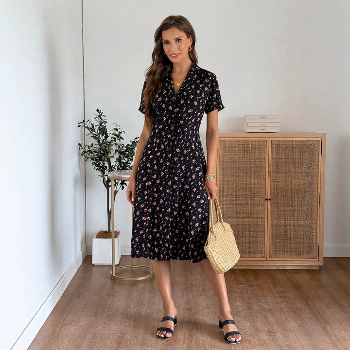 Dame skjortklänning med blommiga detaljer Mirla-Eva Jonsson