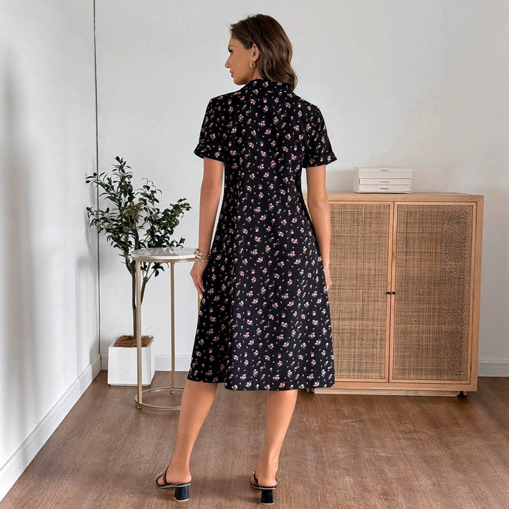 Dame skjortklänning med blommiga detaljer Mirla-Eva Jonsson