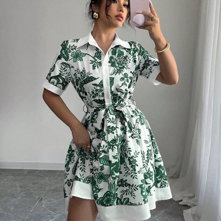 Dame skjortklänning med blommönster och midjebälte Mirla-Eva Jonsson