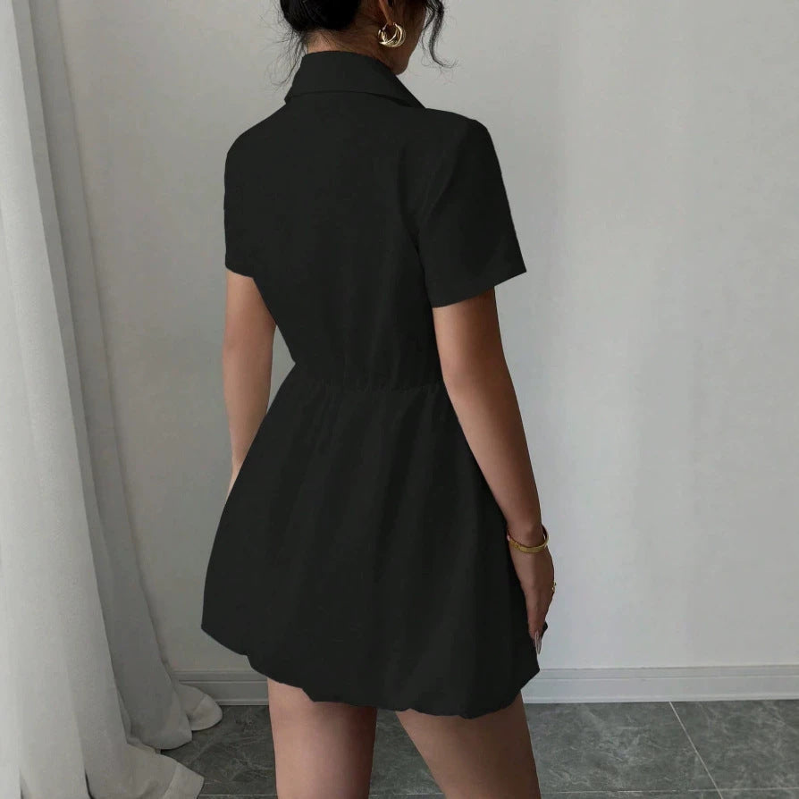 Dame skjortklänning med tidlös silhuett och figursytt design Mirla-Eva Jonsson