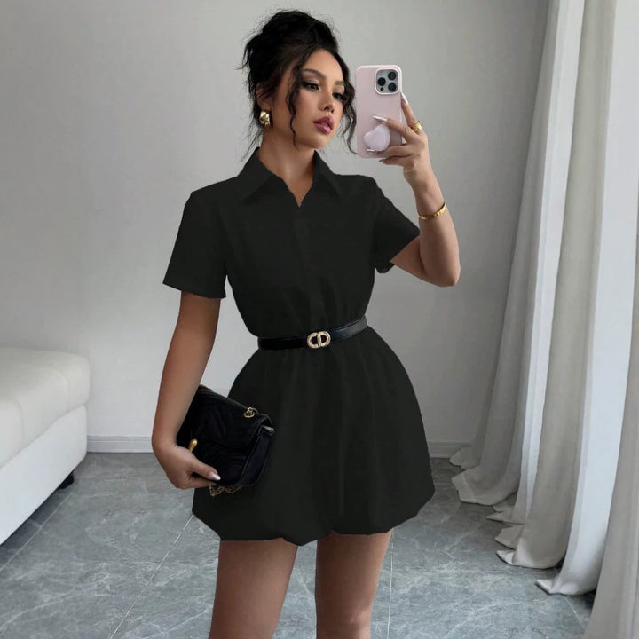 Dame skjortklänning med tidlös silhuett och figursytt design Mirla-Eva Jonsson