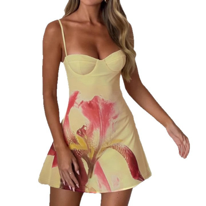 Dame sommarlik mini dress med blommönster och figurnära överdel Mirla-Eva Jonsson