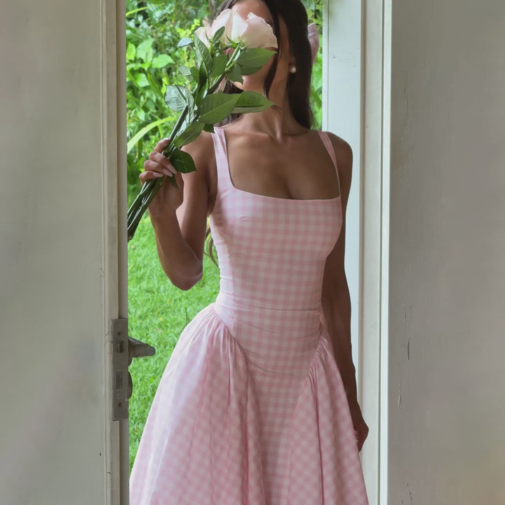 Dame sommarmaxiklänning med rutig design och sidofållselement Mirla-Eva Jonsson