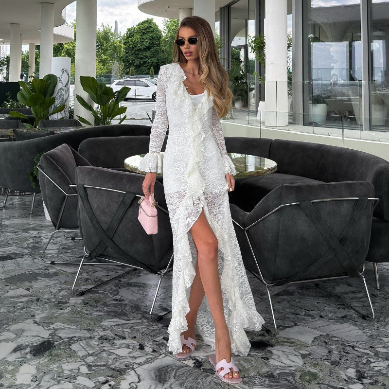 Dame spets maxi klänning med voluminösa ruffle detaljer och sidoficka Mirla-Eva Jonsson