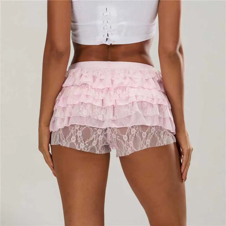 Dame spets-shorts med voluminösa volangdetaljer Mirla-Eva Jonsson