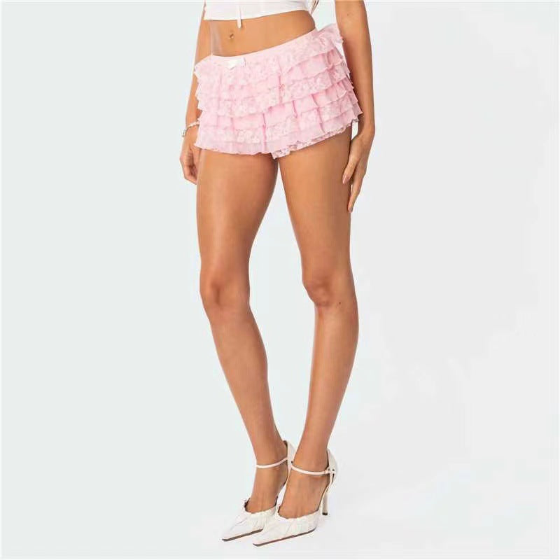Dame spets-shorts med voluminösa volangdetaljer Mirla-Eva Jonsson