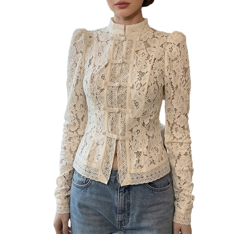 Dame spetsblus med strukturerade detaljer och elegant ståkrage Mirla-Eva Jonsson