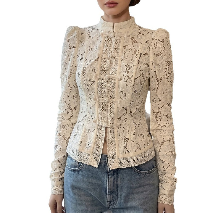 Dame spetsblus med strukturerade detaljer och elegant ståkrage Mirla-Eva Jonsson