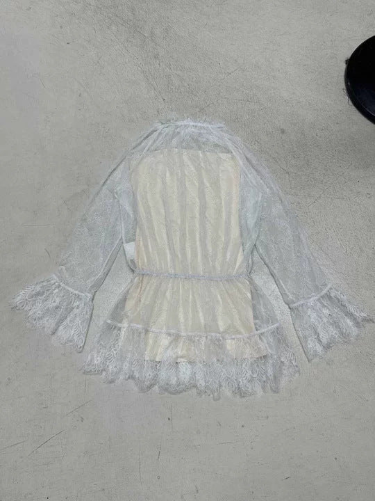 Dame spetsp blouse med avancerade volangdetaljer och elegant snitt Mirla-Eva Jonsson