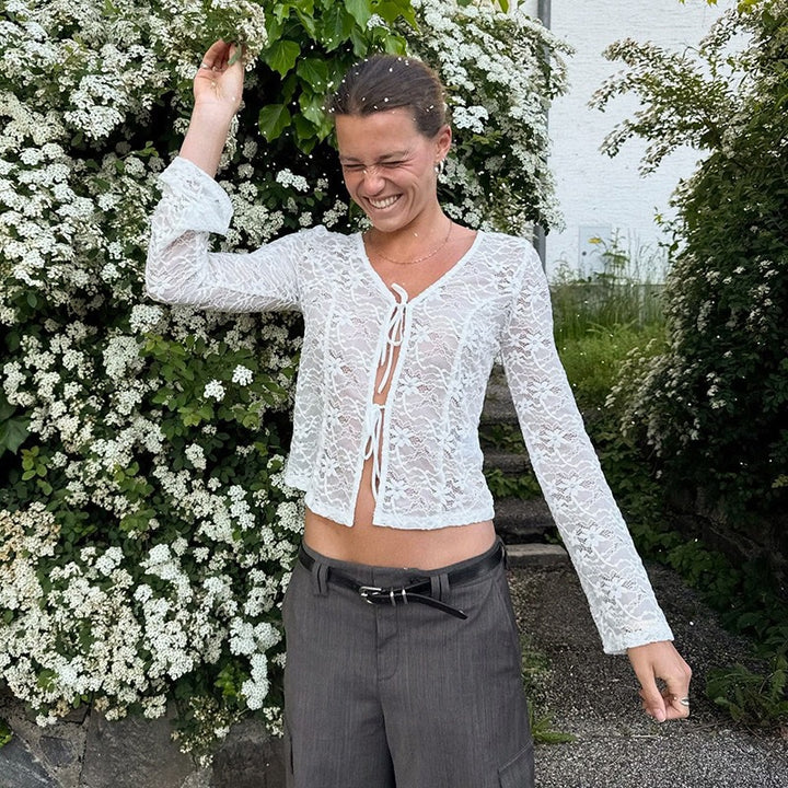 Dame spetsskorta med elegant snörstängning Mirla-Eva Jonsson