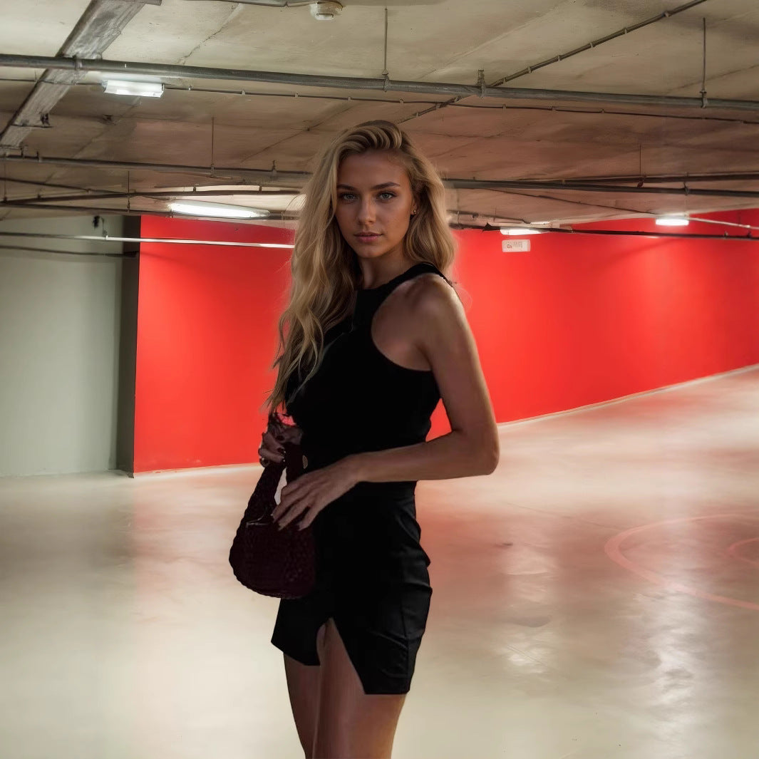 Dame sporty mini-dress med djup slit och asymmetrisk design Mirla-Eva Jonsson