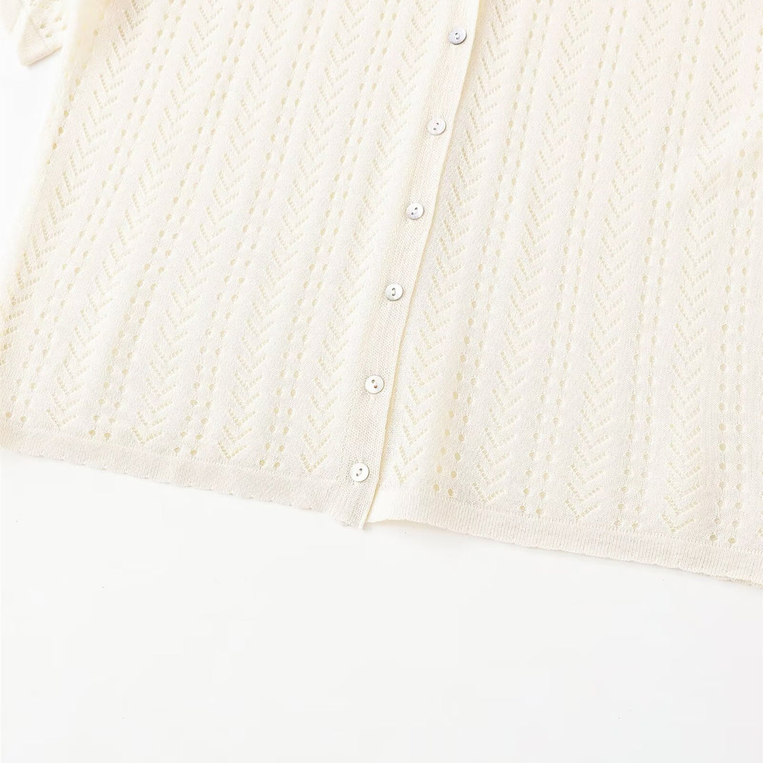Dame stickad crop-top med V-hals och knapplist Mirla-Eva Jonsson