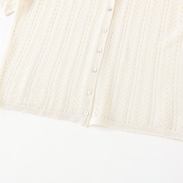 Dame stickad crop-top med V-hals och knapplist Mirla-Eva Jonsson