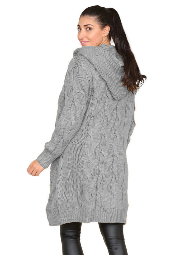 Dame stickad jacka med oversized snitt och konstfullt kabelmönster Eva Jonsson-Eva Jonsson