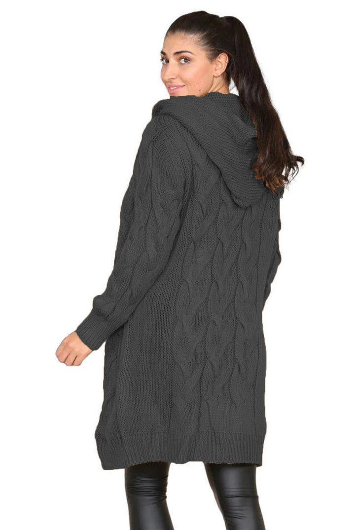 Dame stickad jacka med oversized snitt och konstfullt kabelmönster Eva Jonsson-Eva Jonsson