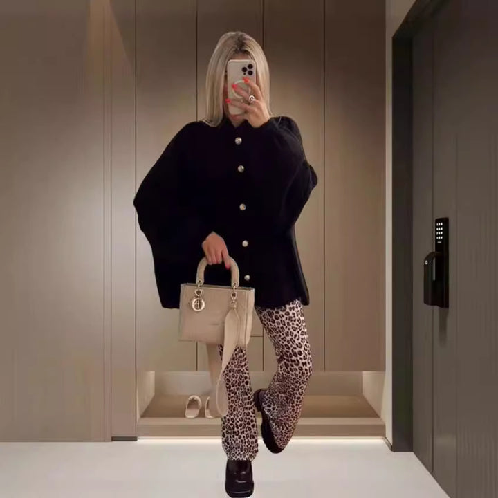 Dame stickjacka med vida ärmar och knappdetaljer Eva Jonsson-Eva Jonsson