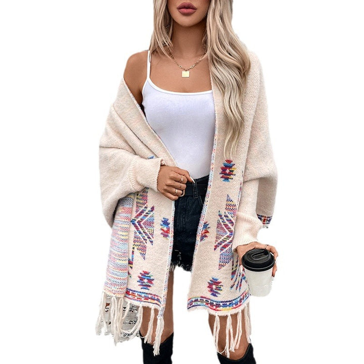 Dame stickponcho med färggårdigt Navajo-mönster och fransig fåll Mirla-Eva Jonsson