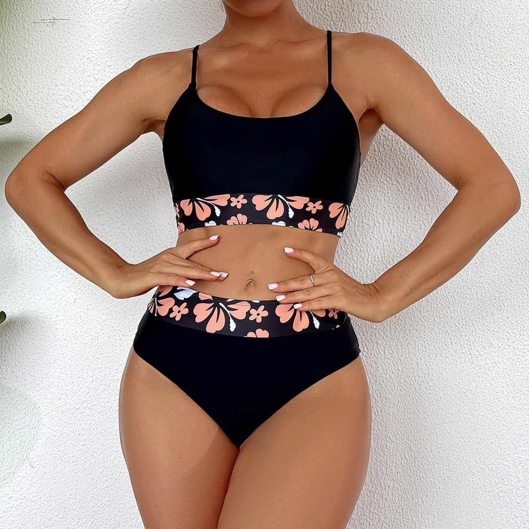 Dame strandcover-up med blommigt mönster och elegant transparens Mirla-Eva Jonsson