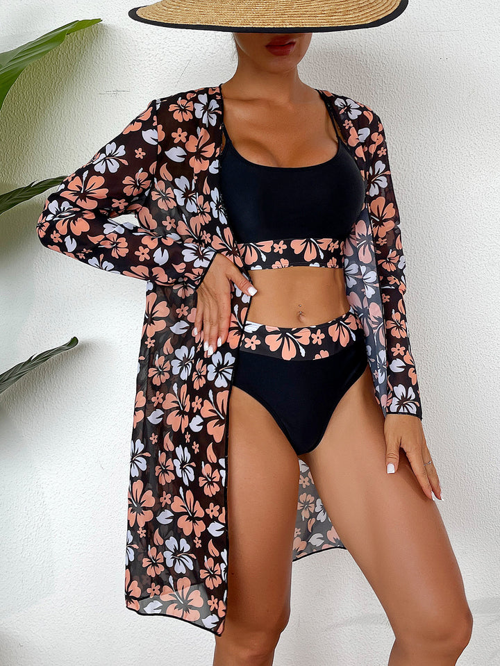 Dame strandcover-up med blommigt mönster och elegant transparens Mirla-Eva Jonsson