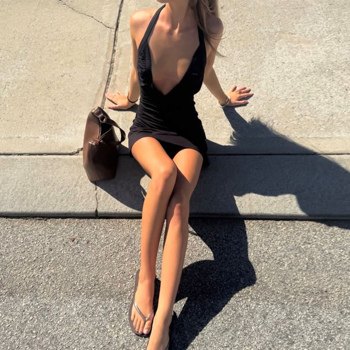 Dame strandkjole med alternativt halter-design og flatterende drapering Mirla-Eva Jonsson