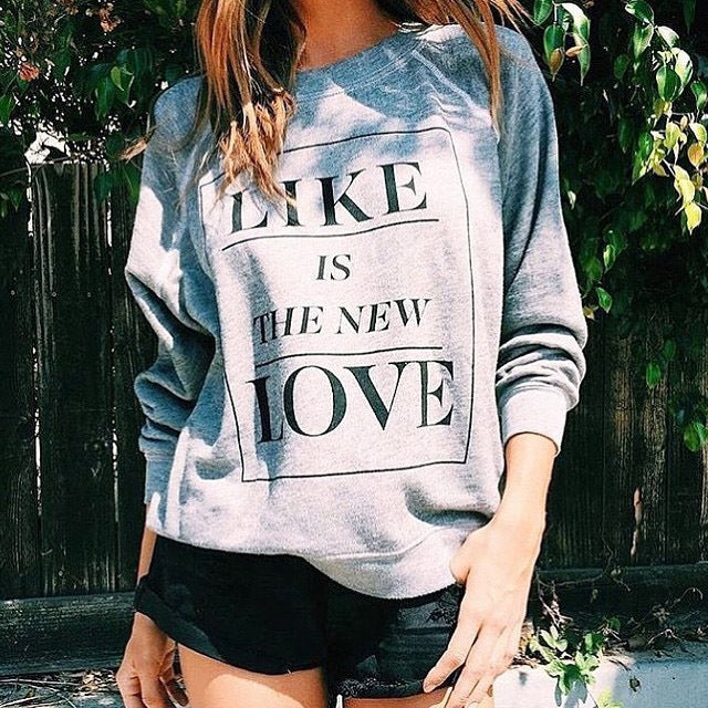 Dame sweatshirt med kreativ text och avslappnad passform Mirla-Eva Jonsson