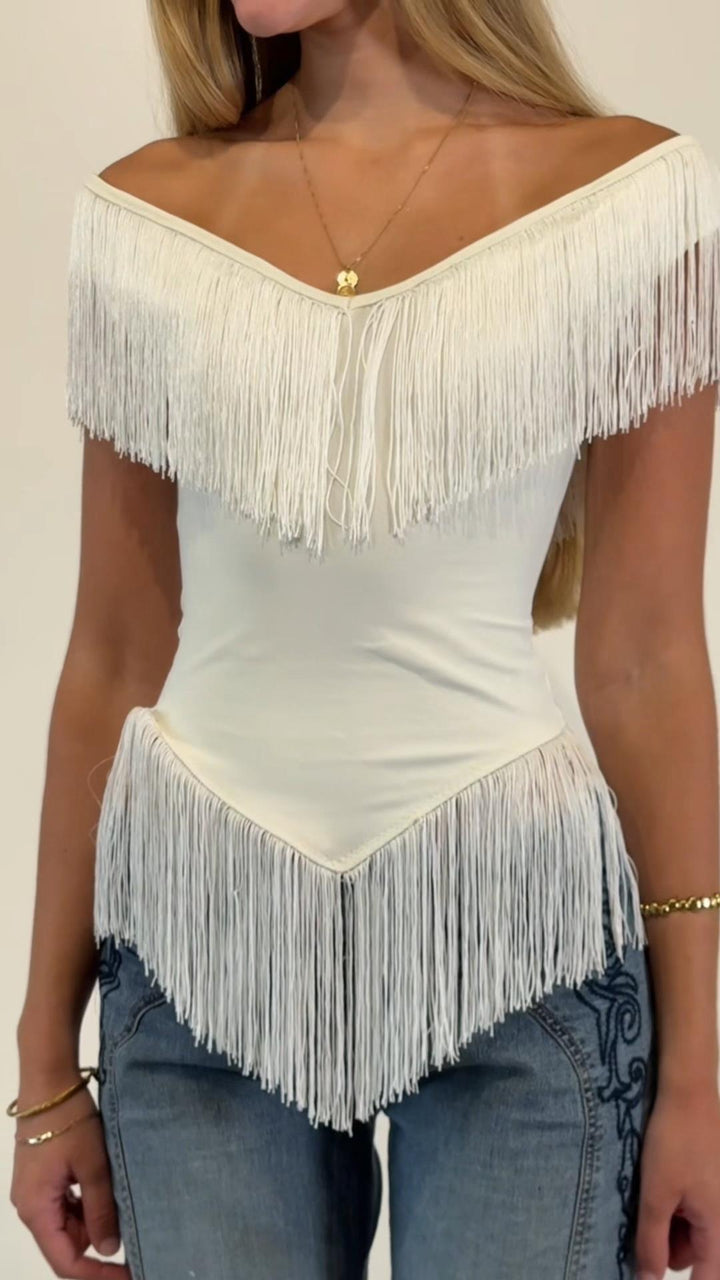 Dame topp med fransig detalj och off-shoulder-design Mirla-Eva Jonsson