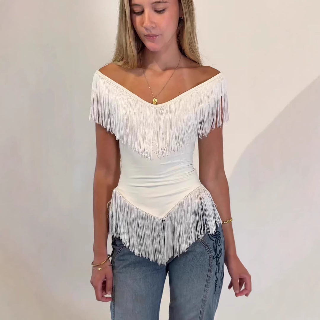 Dame topp med fransig detalj och off-shoulder-design Mirla-Eva Jonsson