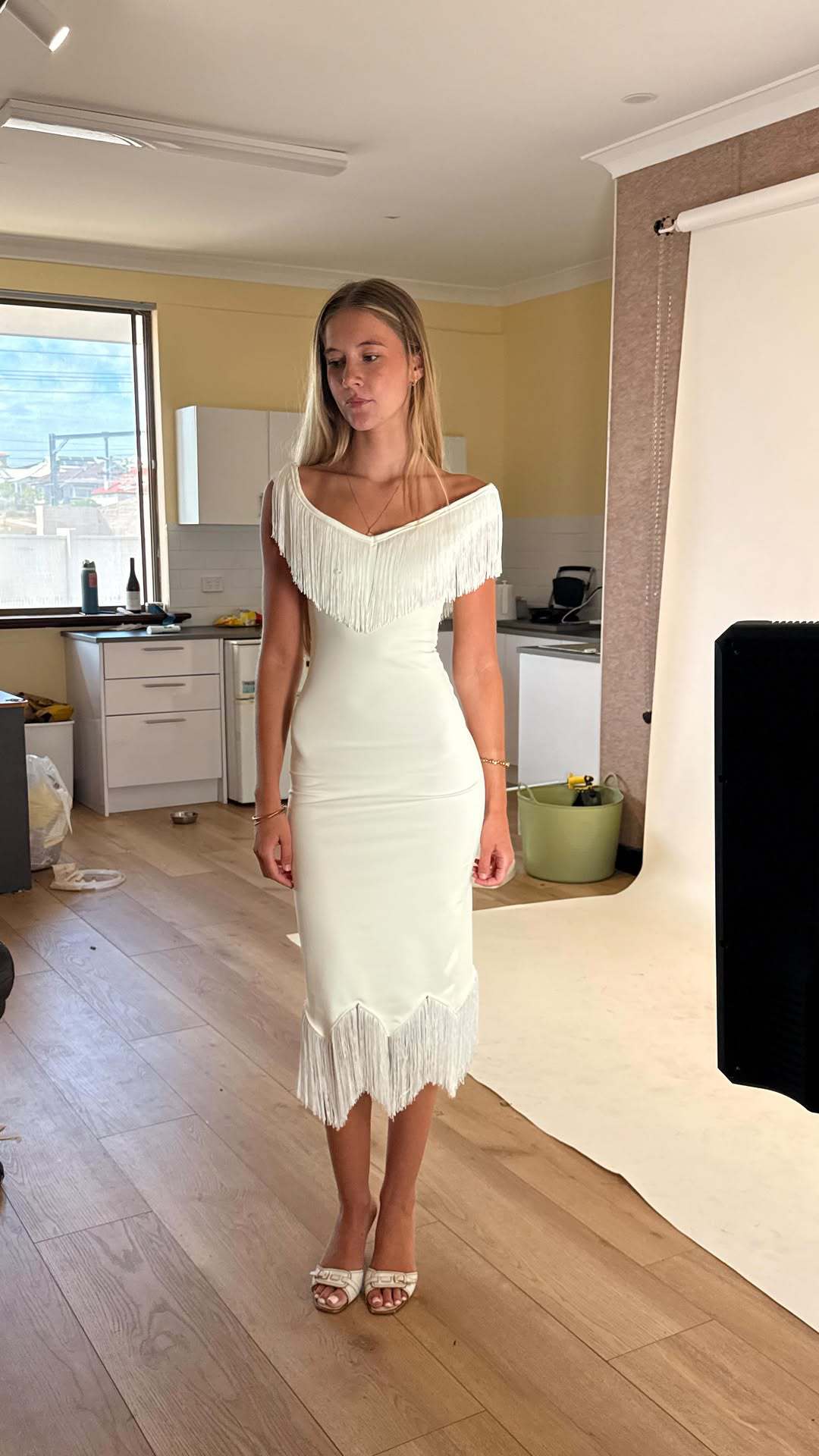 Dame topp med fransig detalj och off-shoulder-design Mirla-Eva Jonsson