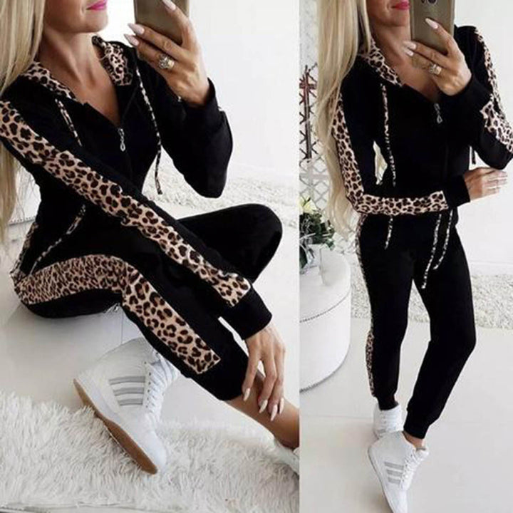 Dame träningsdräkt med modernt leopardmönster Mirla-Eva Jonsson