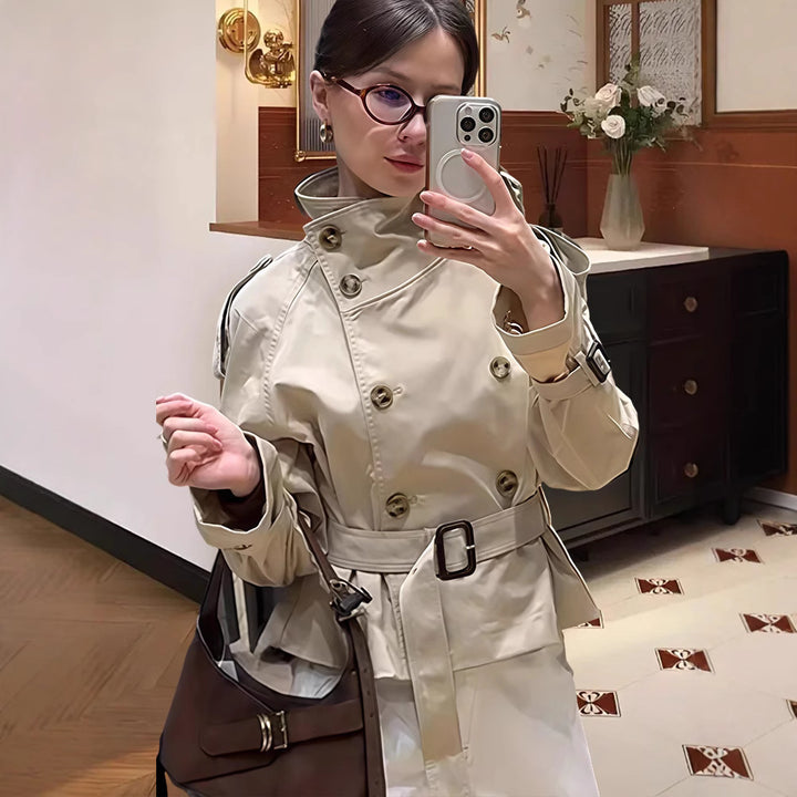 Dame trenchcoat med eleganta detaljer Eva Jonsson-Eva Jonsson