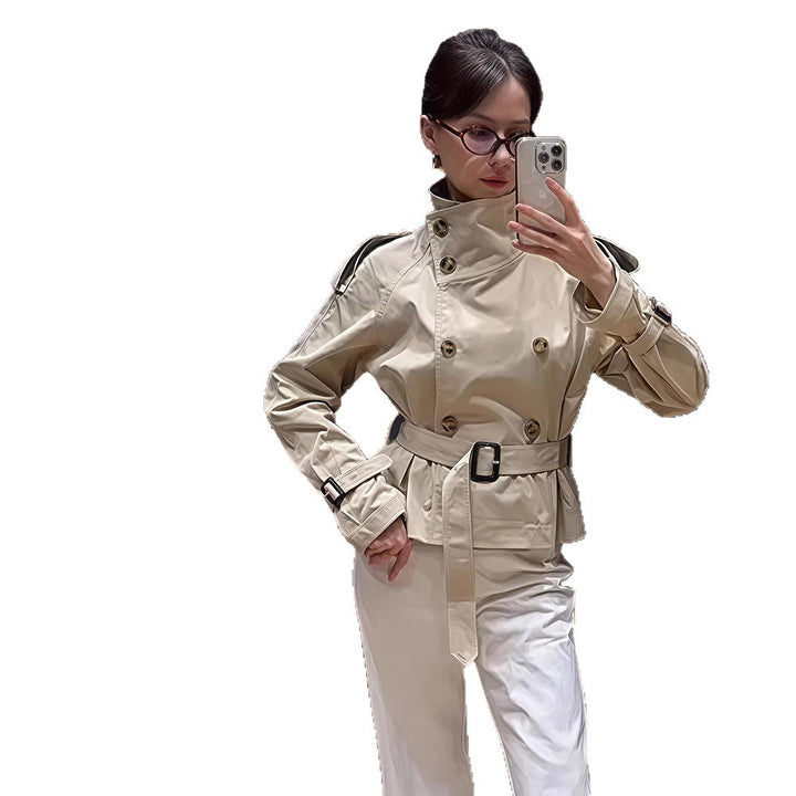 Dame trenchcoat med figursydd silhuett och dubbel knapprad Mirla-Eva Jonsson