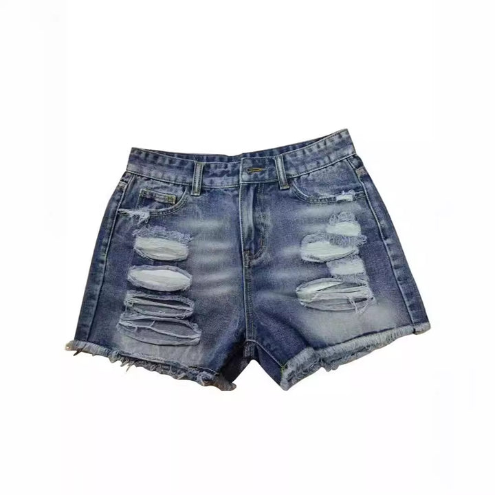 Dame trendiga förstörda denimshorts med fransade fållar och modiga rissdetaljer Mirla-Eva Jonsson