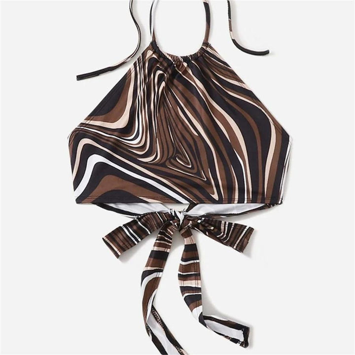 Dame trendy halter-top med elegant omslagsdesign och grafiskt tryck Mirla-Eva Jonsson