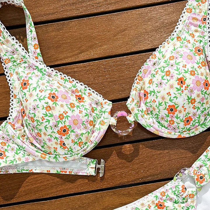 Dame triangel-bikini med genomskinliga remmar och lekfullt blommönster Mirla-Eva Jonsson
