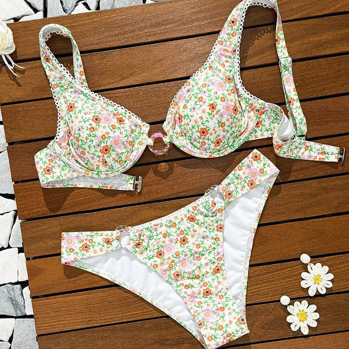 Dame triangel-bikini med genomskinliga remmar och lekfullt blommönster Mirla-Eva Jonsson