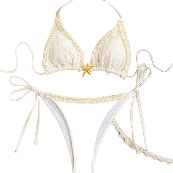 Dame triangel-bikini med ömtåliga volangdetaljer och elegant snäck-applikation Mirla-Eva Jonsson
