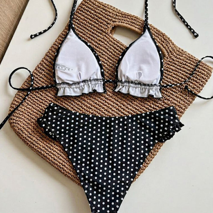 Dame triangel-bikini med volangdetaljer och justerbara band Mirla-Eva Jonsson