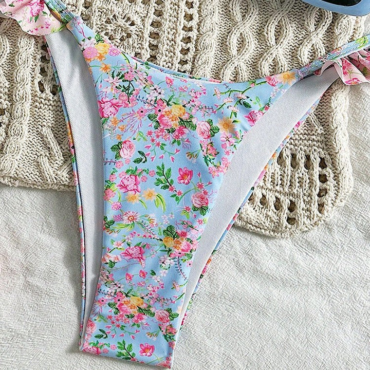 Dame triangel-bikini-set med florala volangdetaljer och justerbara band Mirla-Eva Jonsson
