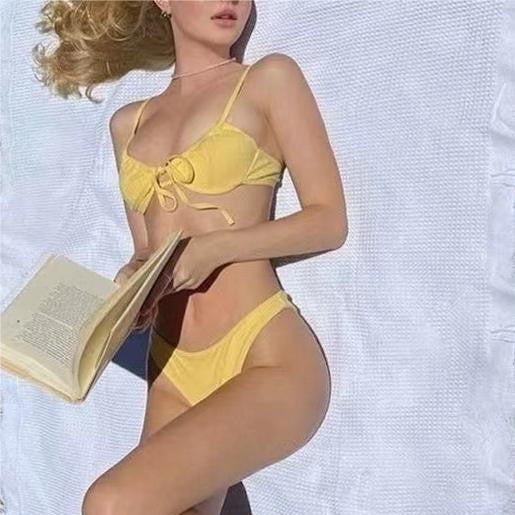 Dame triangelbikini med justerbara axelband och högkvalitativt ribbat material Mirla-Eva Jonsson
