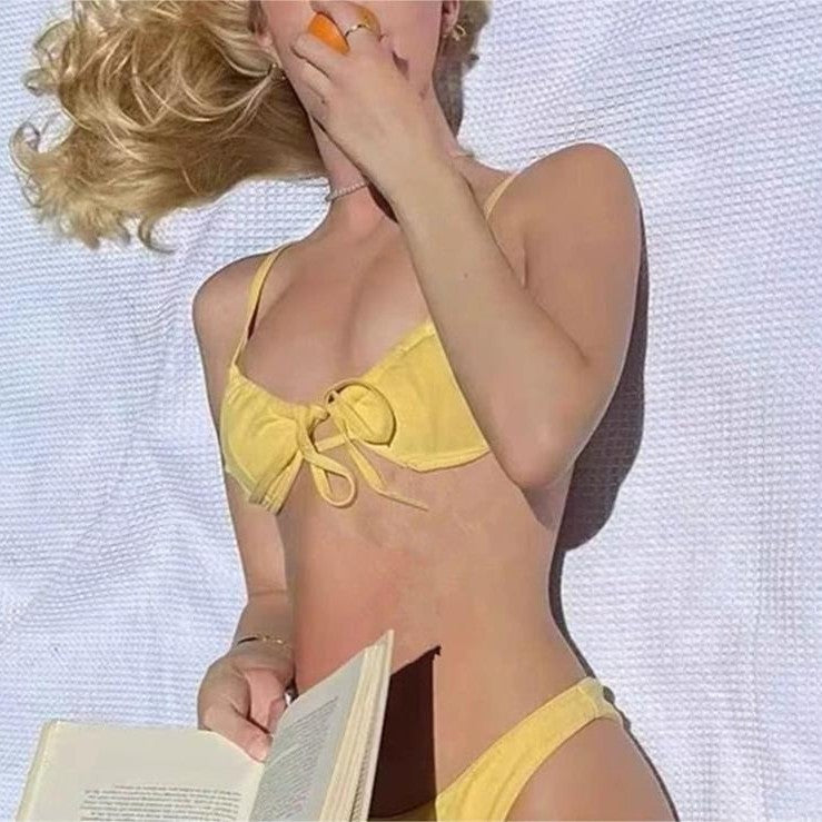 Dame triangelbikini med justerbara axelband och högkvalitativt ribbat material Mirla-Eva Jonsson